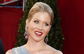 Christina Applegate, 54 ans, donne du déjà-vu aux fans de Kelly Bundy avec un nouveau piercing au nez