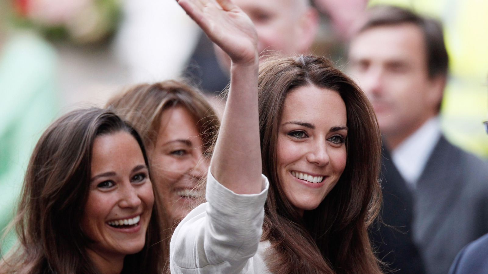 Les tenues de Kate et Pippa Middleton qui mettent en valeur ce qui distingue la mode de mariage britannique