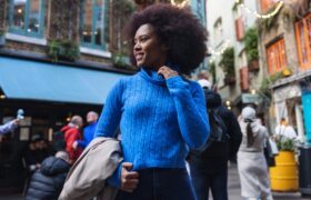 Les meilleures couleurs de mode d’automne pour les peaux foncées