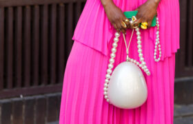 Dites adieu aux sacs à main de luxe silencieux : la tendance des sacs fantaisie insuffle de la mode avec du plaisir