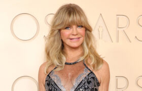 L'évolution des cheveux parfaitement plumeux de Goldie Hawn au fil des années