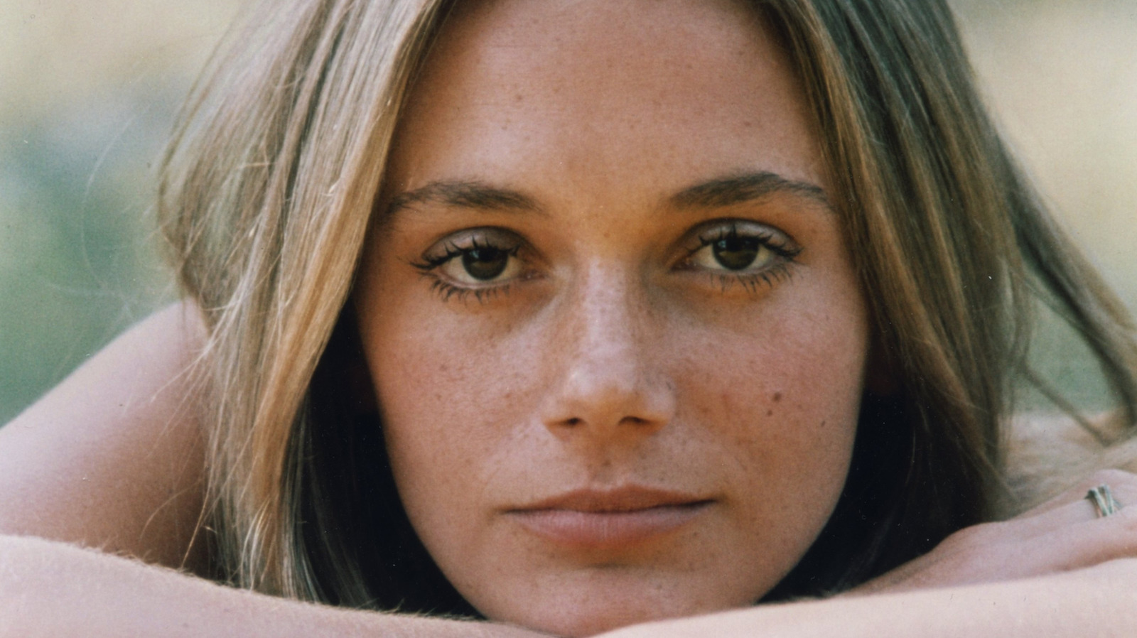 La star de Mod Squad, Peggy Lipton, était toujours une étonnante des décennies après la fin du spectacle