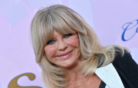 Le style de la mère du marié de Goldie Hawn est une inspiration de style parfaite pour les femmes plus âgées