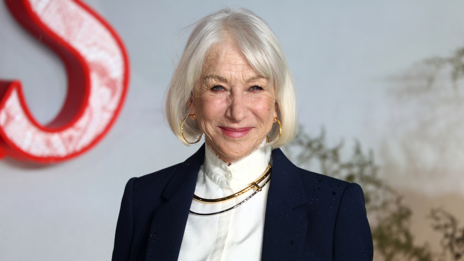 Le Chic Pixie d'Helen Mirren est l'une des tendances de coupe de cheveux les plus en vogue pour les femmes plus âgées
