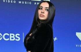 La saison de la sorcière : le monochrome noir domine le tapis rouge des VMAS 2026