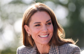 Kate Middleton porte une robe en laine Burberry à 2 295 $ pour le goûter du château de Windsor