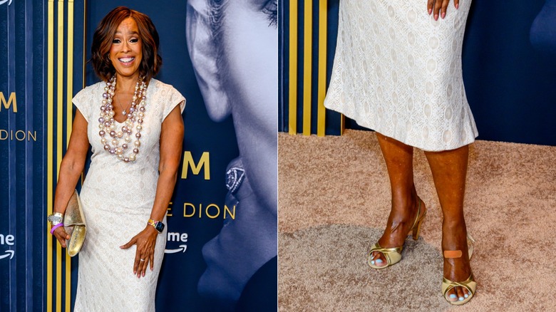 Gayle King sourit dans une robe argentée portant des talons ouverts dorés.