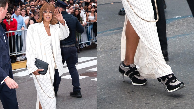 Gayle King portant un costume à fines rayures avec des talons baskets