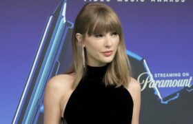 Les ongles bling-bling de Taylor Swift aux VMA 2026 sont la variante parfaite de la tendance « sans manucure »