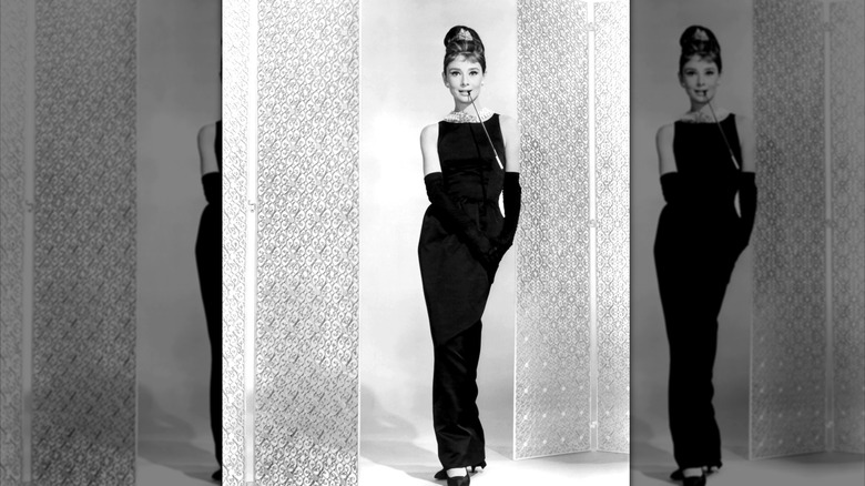 Audrey Hepburn posant dans la petite robe noire en 1961
