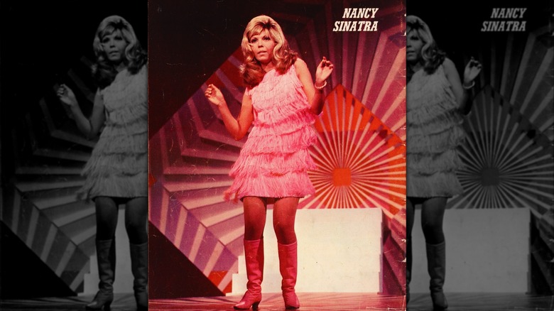 Nancy Sinatra se produisant en 1966