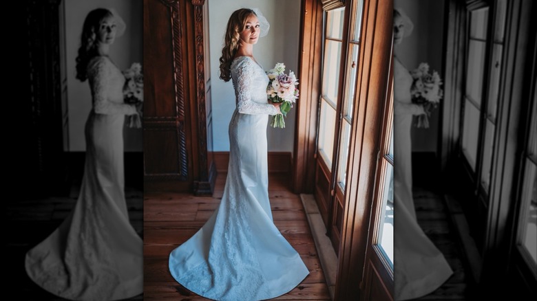 Emily O'Brien dans sa robe de mariée