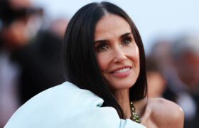 Le style de la mère de la mariée de Demi Moore complétait parfaitement la robe de mariée de sa fille