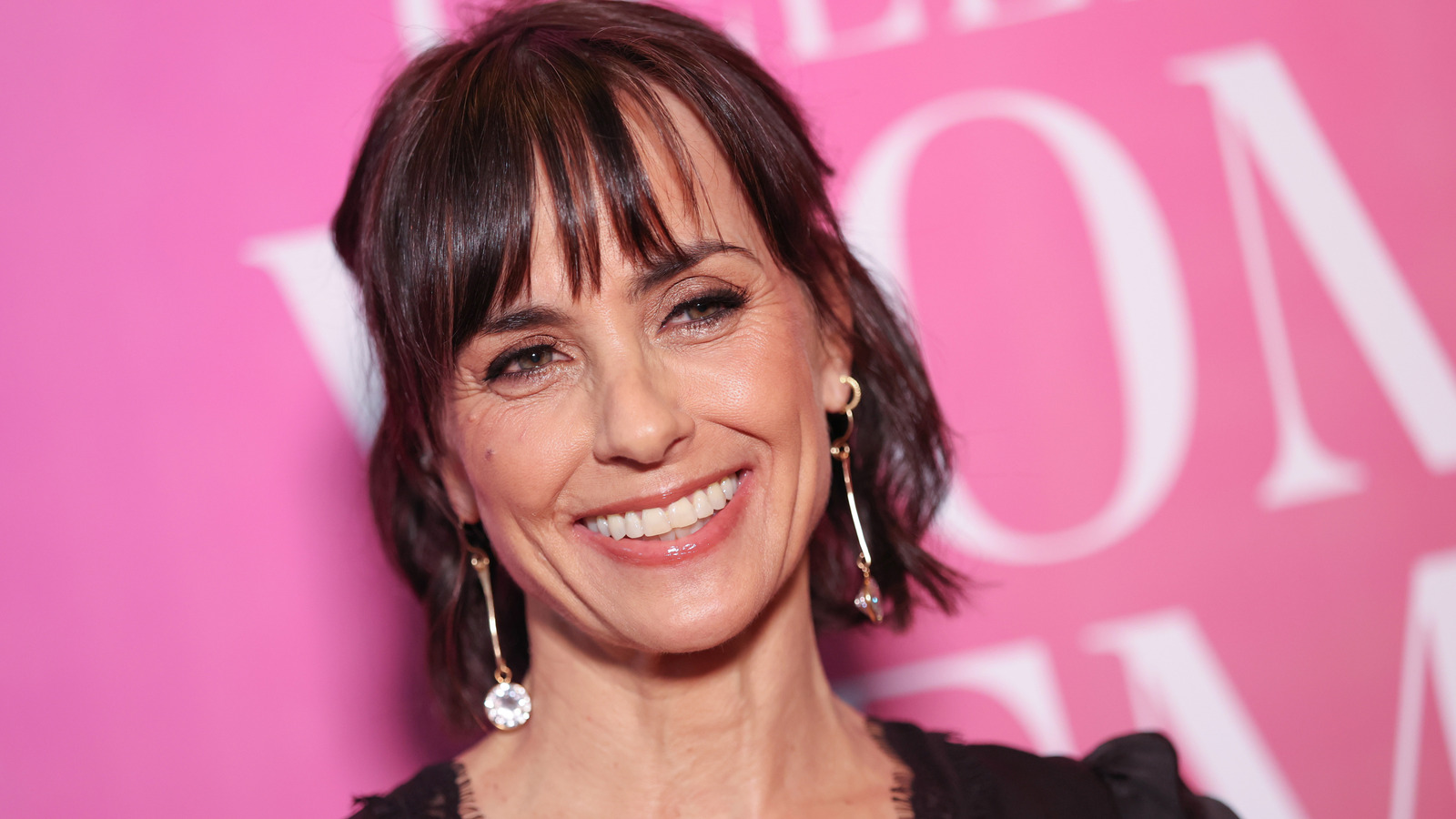 Constance Zimmer a mis Hollywood en garde en plaidant pour que les femmes plus âgées obtiennent plus d'emplois