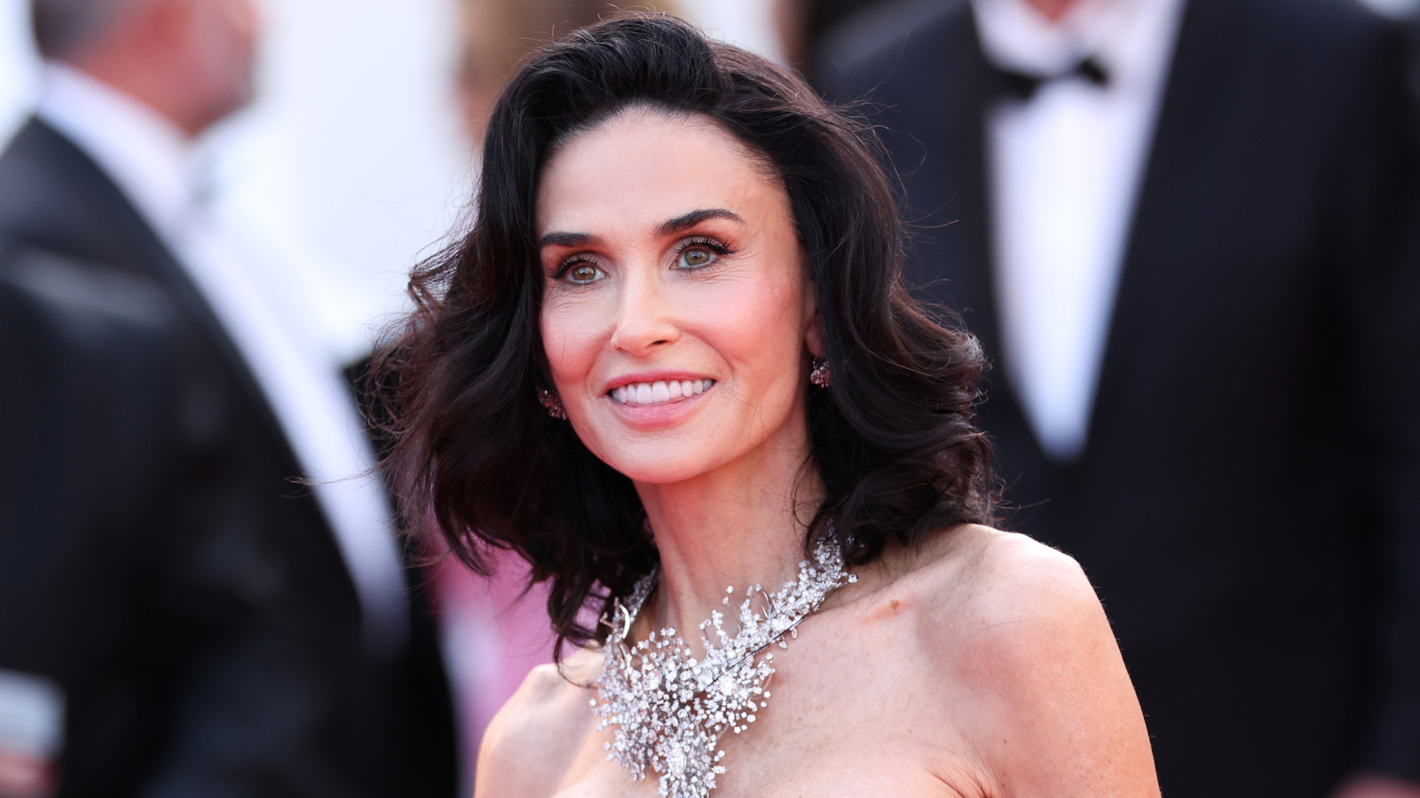 La coupe de cheveux la plus courte de Demi Moore depuis des années est parfaitement tendance pour l'automne 2026