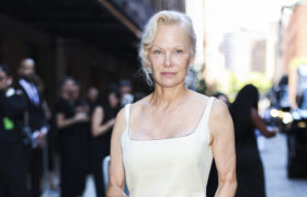 Les meilleurs moments de style de Pamela Anderson dans la cinquantaine
