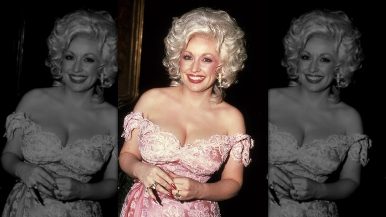 Dolly Parton photographiée rayonnante en 1981
