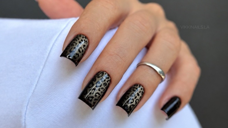 Ongles courts imprimé animal
