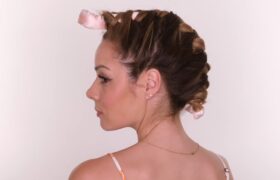 Les façons les plus confortables de porter des boucles sans chaleur (surtout si vous dormez sur le côté)