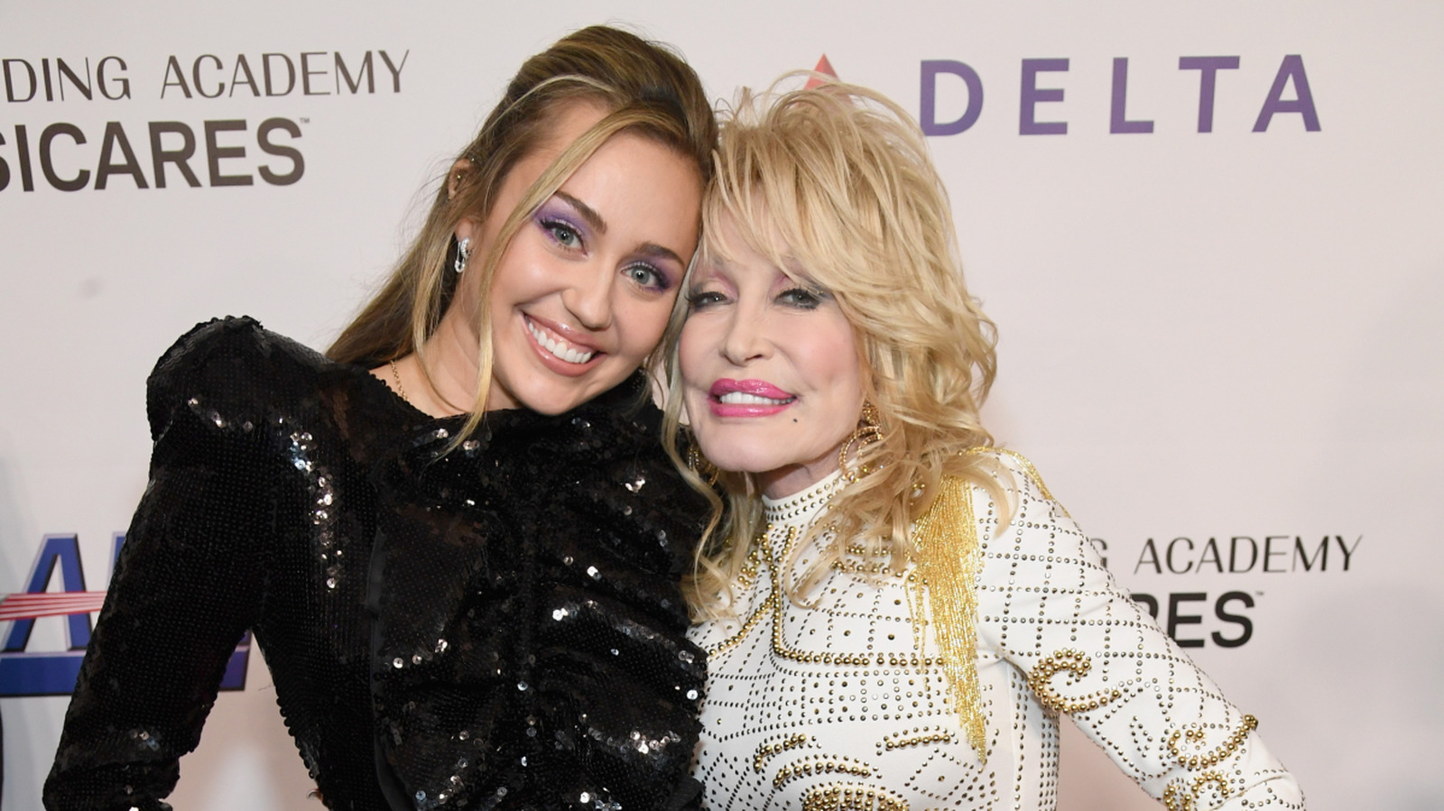 Parton, « tante Dolly » de Miley Cyrus, était le modèle de carrière ultime pour la pop star
