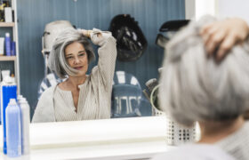Coupes de cheveux courtes pour les femmes plus âgées qui ont encore l’air fraîches