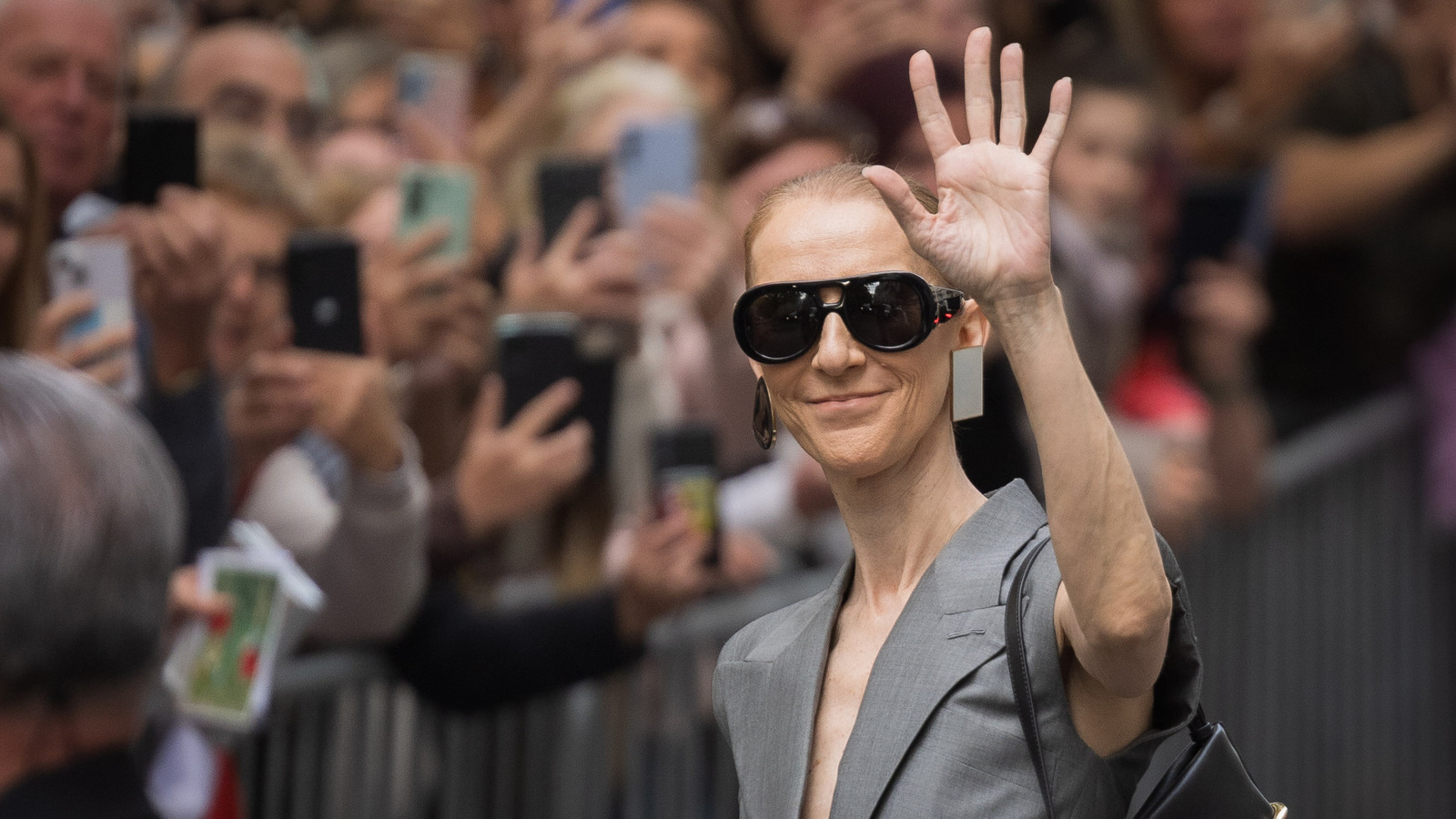 Le nouveau lob blond miel de Céline Dion est la couleur et la longueur parfaites pour les femmes plus âgées
