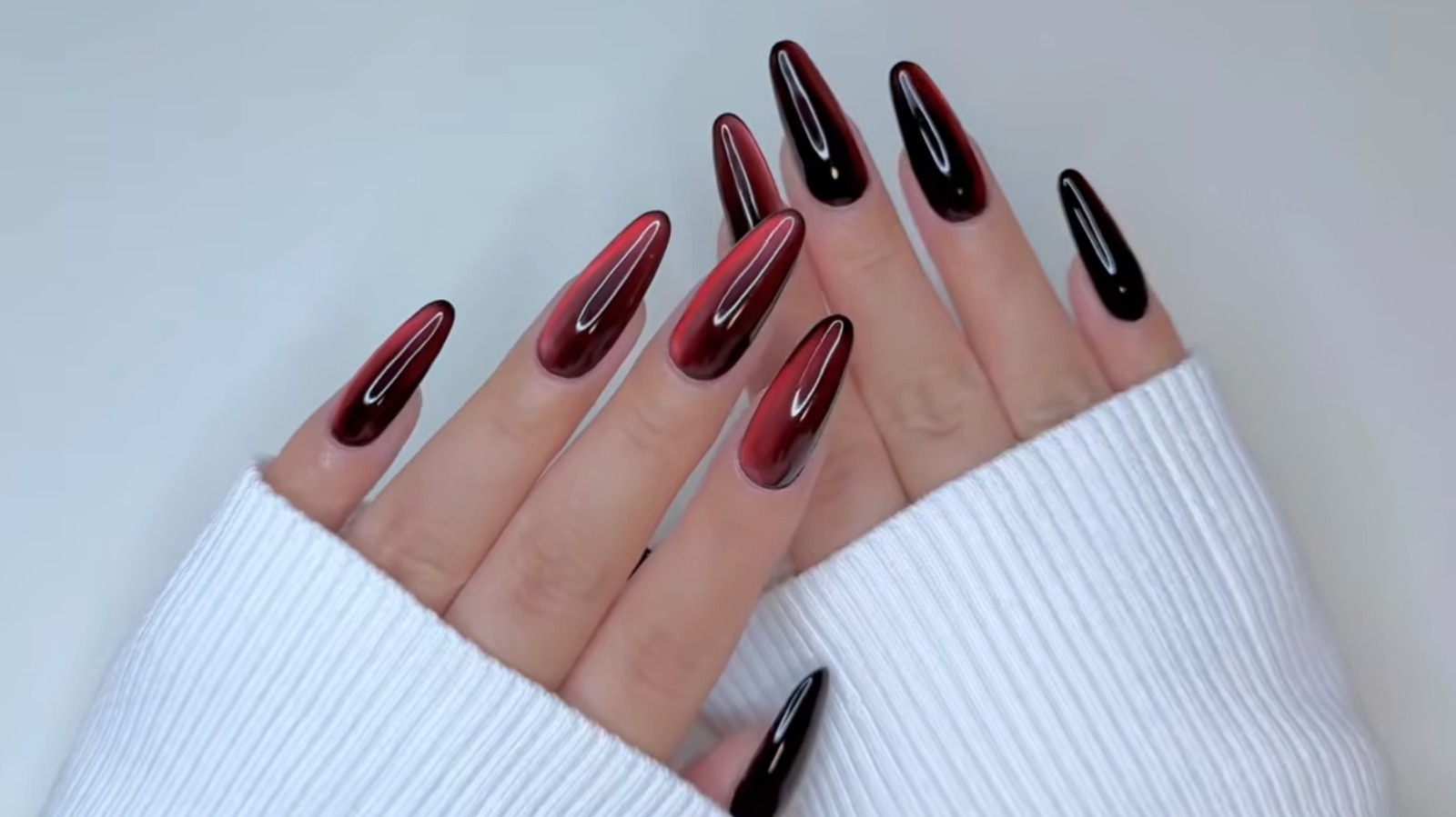 Tendances des ongles d'automne : la manucure « Velvet Merlot » est la nouveauté la plus en vogue en ce moment