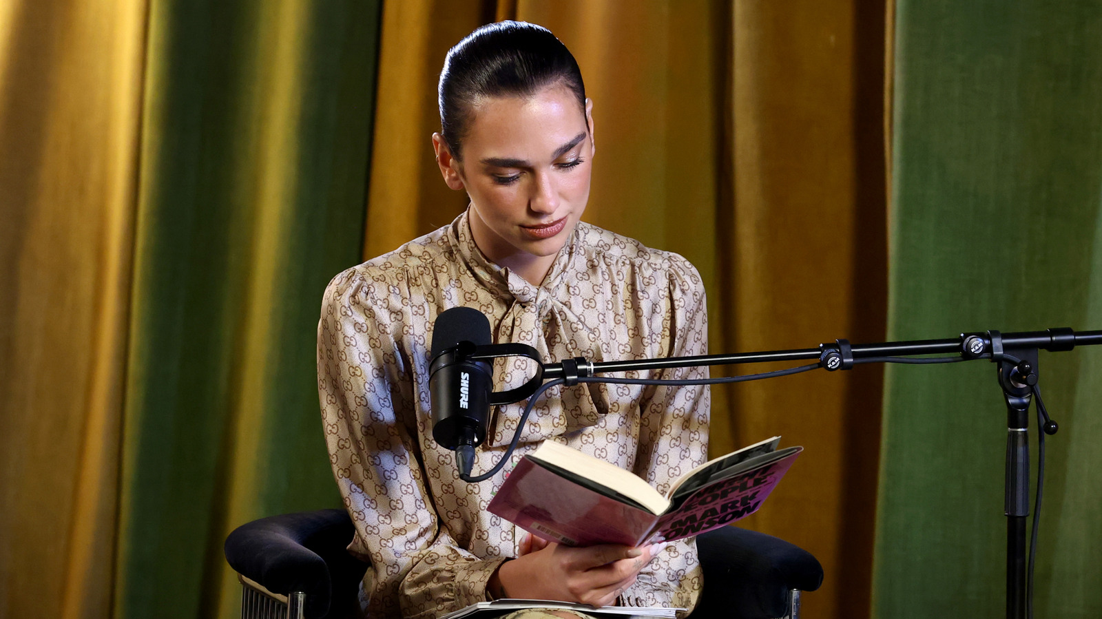 La liste de lectures de Dua Lipa pour l'automne 2026 est parfaite pour les amateurs de poésie
