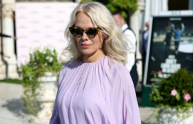 Les femmes célèbres de plus de 50 ans ont réussi le style de la mère du marié en 2026