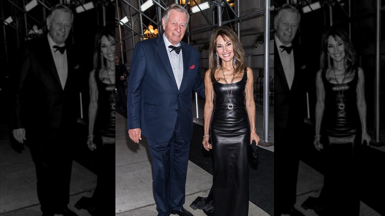 Helmut Huber et Susan Lucci photographiés en 2018 devant l'hôtel Plaza