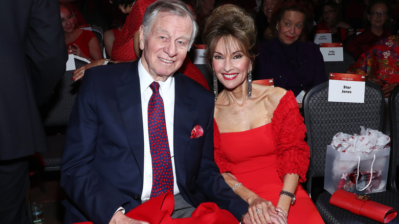 Helmut Huber et Susan Lucci photographiés souriants en 2020