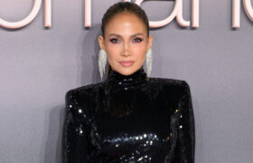 Aimez ou détestez ses styles de chaussures des années 80, Jennifer Lopez reste toujours en avance sur les tendances