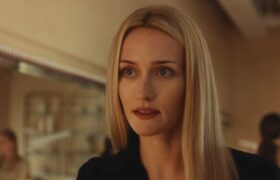 Canalisez Carolyn Bessette-Kennedy avec ce magnifique look de manucure rouge pour l'automne et l'hiver