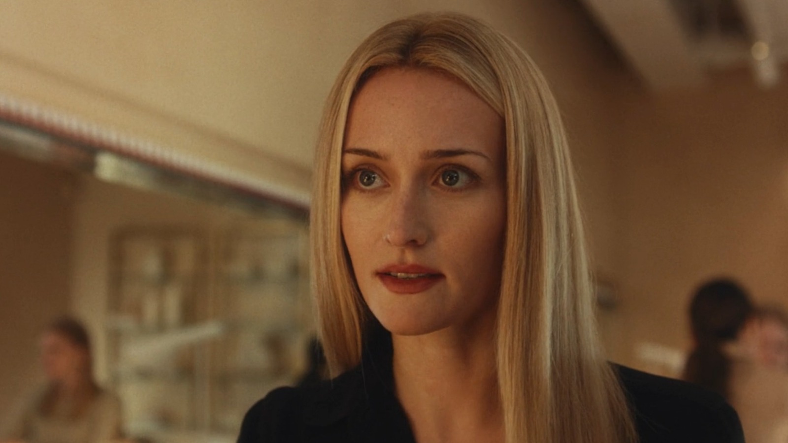 Canalisez Carolyn Bessette-Kennedy avec ce magnifique look de manucure rouge pour l'automne et l'hiver