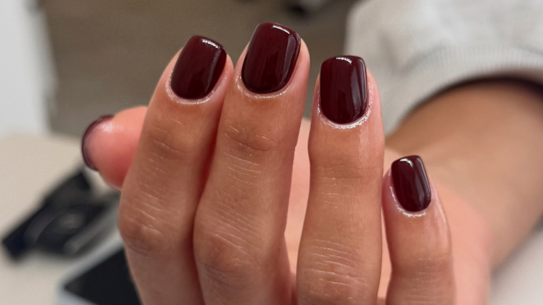 Ongles cerise cola