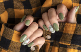 Les meilleures couleurs de manucure d’automne pour les tons de peau olive