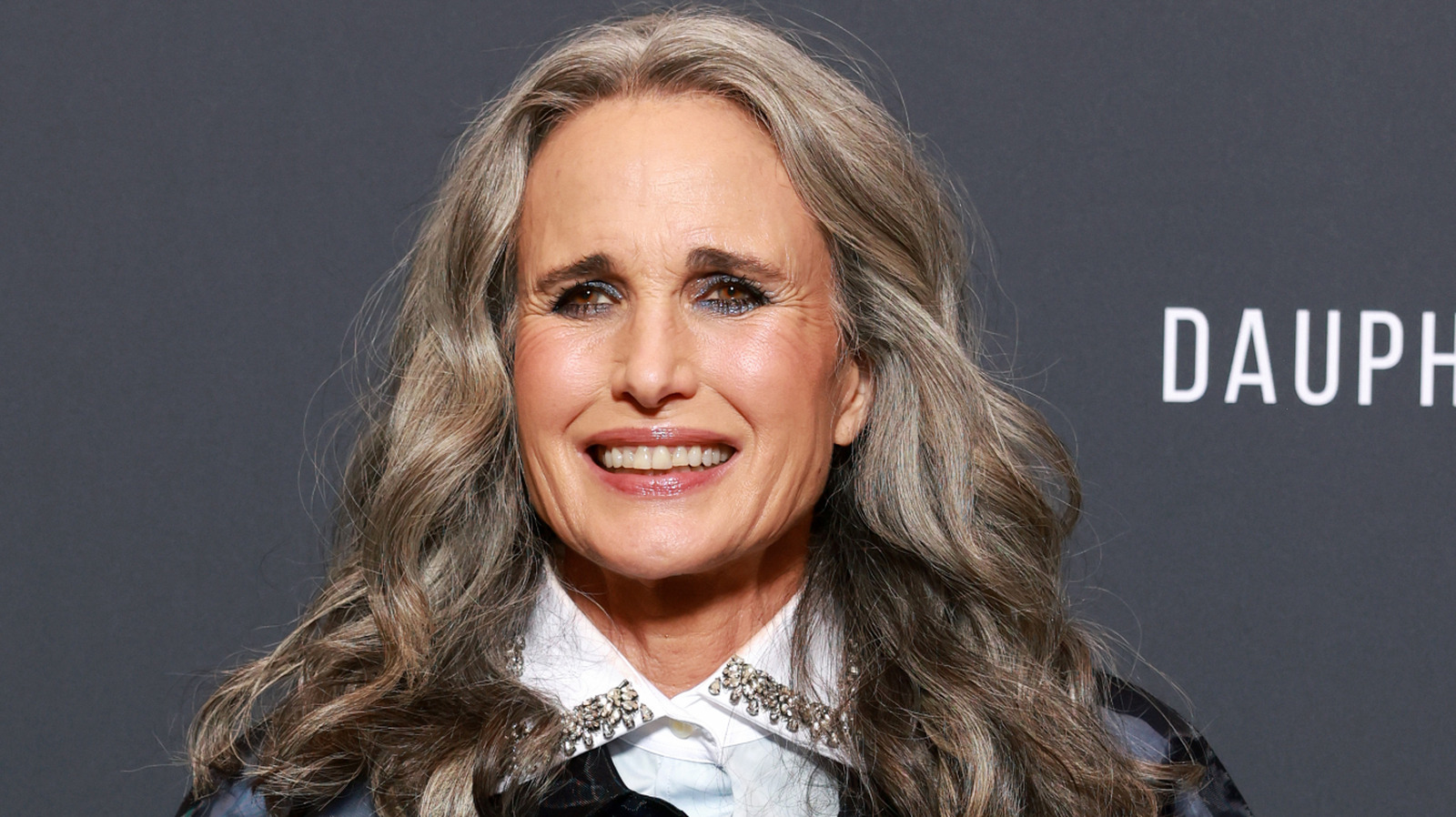 À 68 ans, Andie MacDowell porte fièrement ses « bleus » et ses « cicatrices » dues au vieillissement