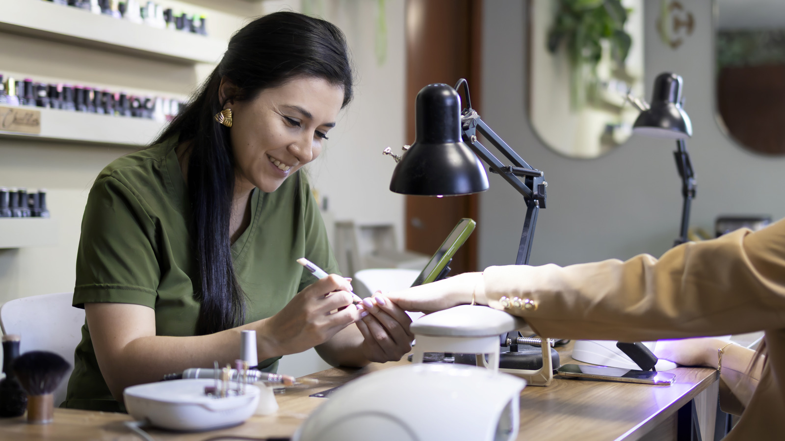 Donnez à votre manucure d'automne une mise à niveau amusante avec ces modèles parfaits pour les ongles courts