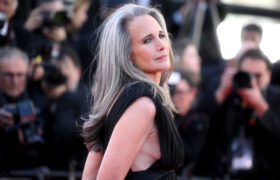 La «manucure sans manucure» d'Andie MacDowell est l'option parfaite pour les ongles courts