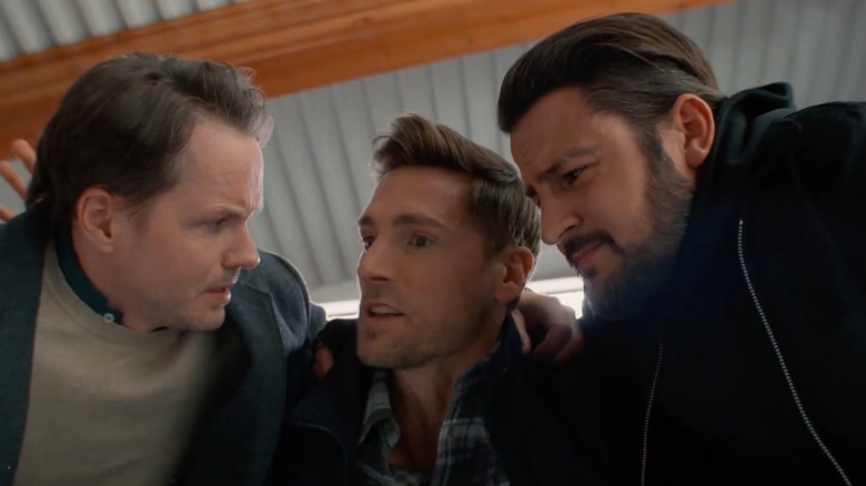Paul Campbell dans le rôle de Stephan, Tyler Hynes dans le rôle de Taylor et Andrew Walker dans le rôle de Luke dans Three Wiser Men and a Boy de Hallmark Channel