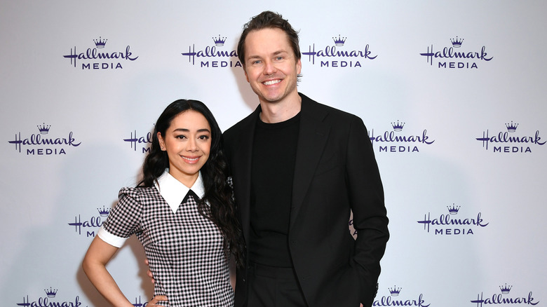 Aimee Garcia (à gauche) et Paul Campbell assistent à la tournée de presse d'hiver Hallmark Media 2024 TCA au Langham Huntington, Pasadena, le 6 février 2024.