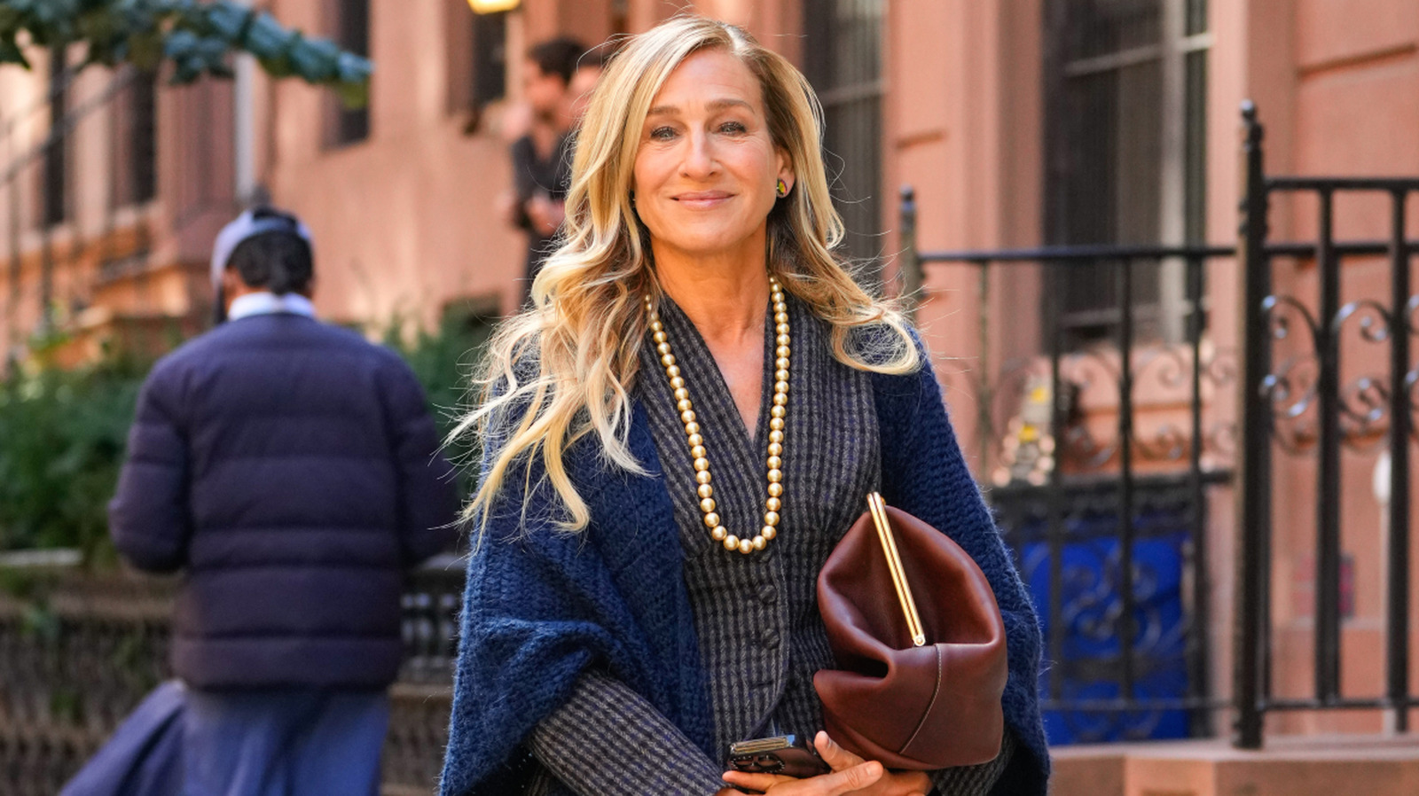 Sarah Jessica Parker dit « Tenez mon cosmo » à l'idée que les caleçons longs thermiques sont obsolètes
