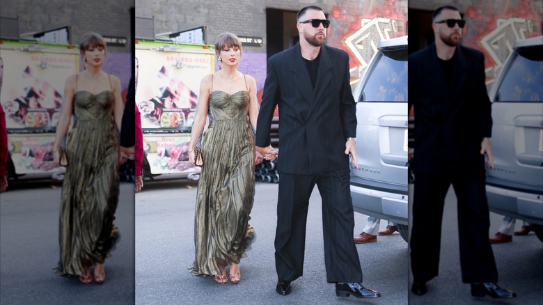 Taylor Swift tenant la main de Travis Kelce en traversant la rue
