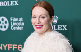 Julianne Moore est devenue classique avec son style de mère du marié au mariage de son fils Caleb