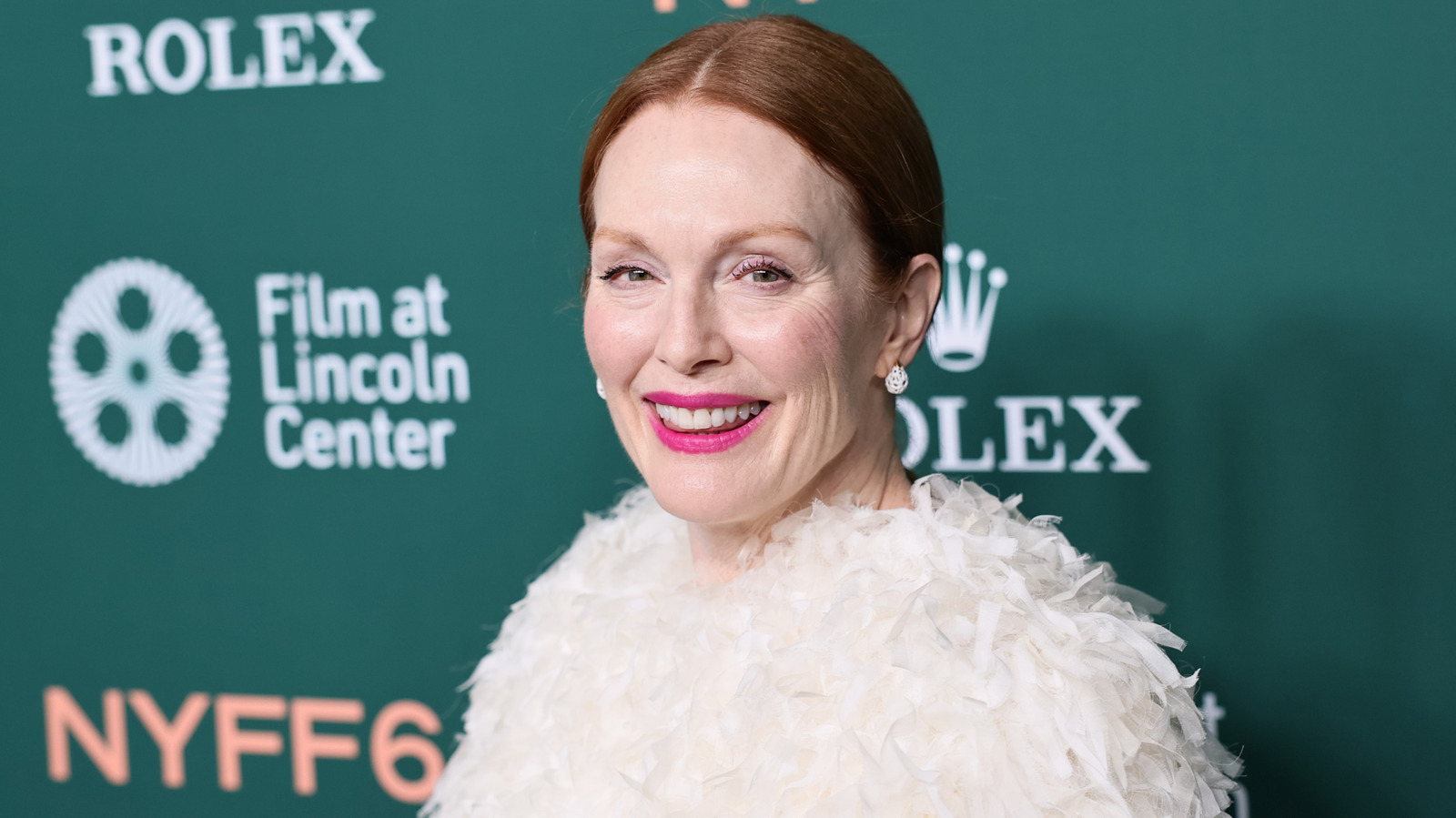 Julianne Moore est devenue classique avec son style de mère du marié au mariage de son fils Caleb