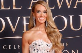 Carrie Underwood revient au blond avec un « bel équilibre » de tons champagne