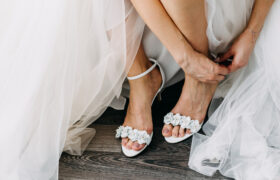 10 couleurs et designs de pédicure qui surprendront le jour de votre mariage