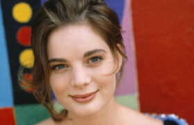 La star des années 90, Gabrielle Anwar, vieillit comme du bon vin