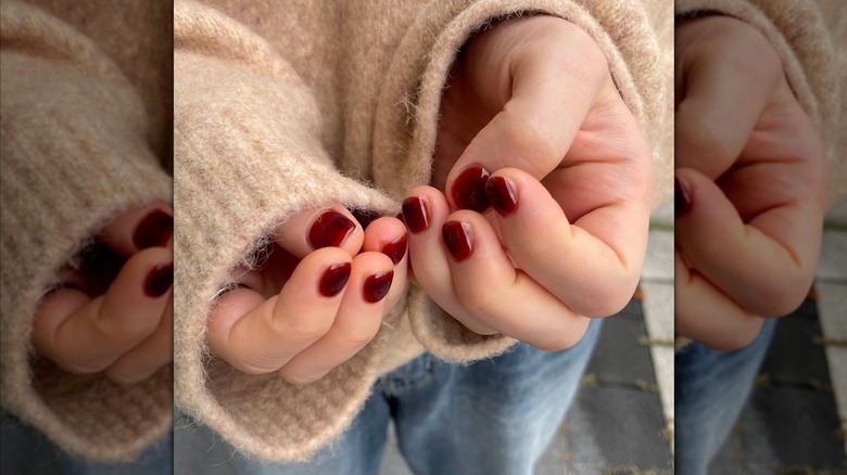 Ongles au sirop noir