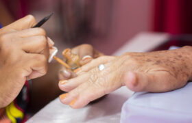 Évitez ces tendances en matière d'ongles si vous avez des mains plus âgées